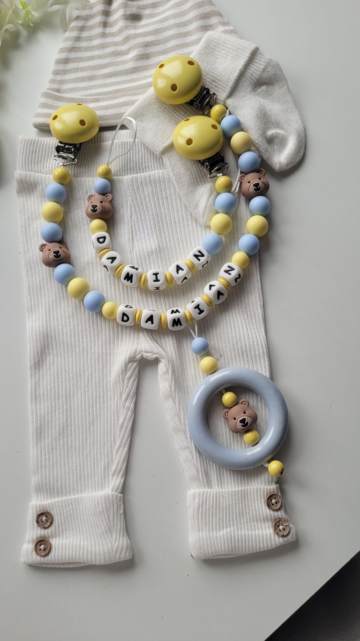 3er Set Schnullerkette Kinderwagenkette & Greifring mit Namen Bärchen gelb blau