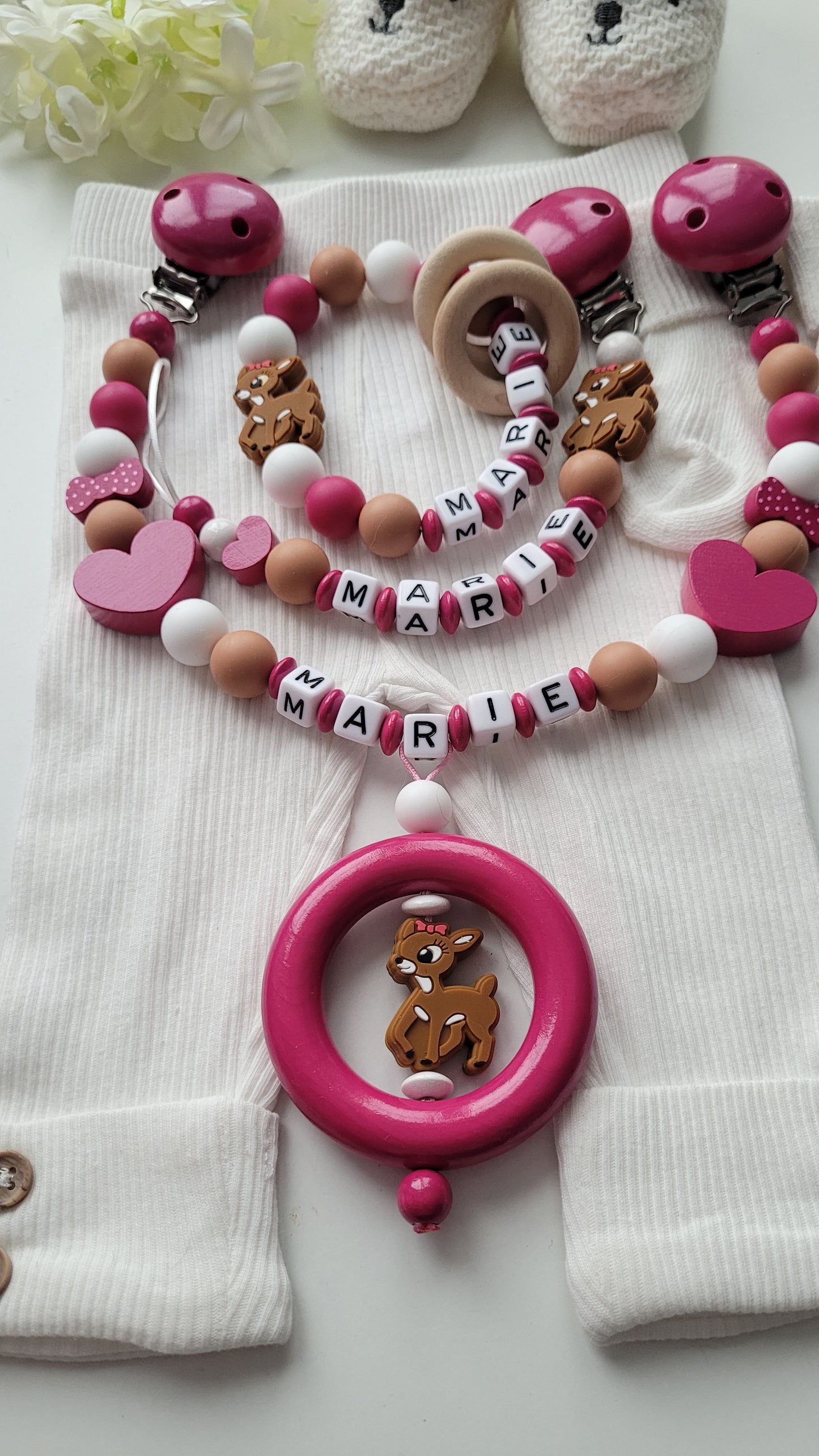 3er Set Schnullerkette Kinderwagenkette & Greifring mit Namen Rehe & Herzen