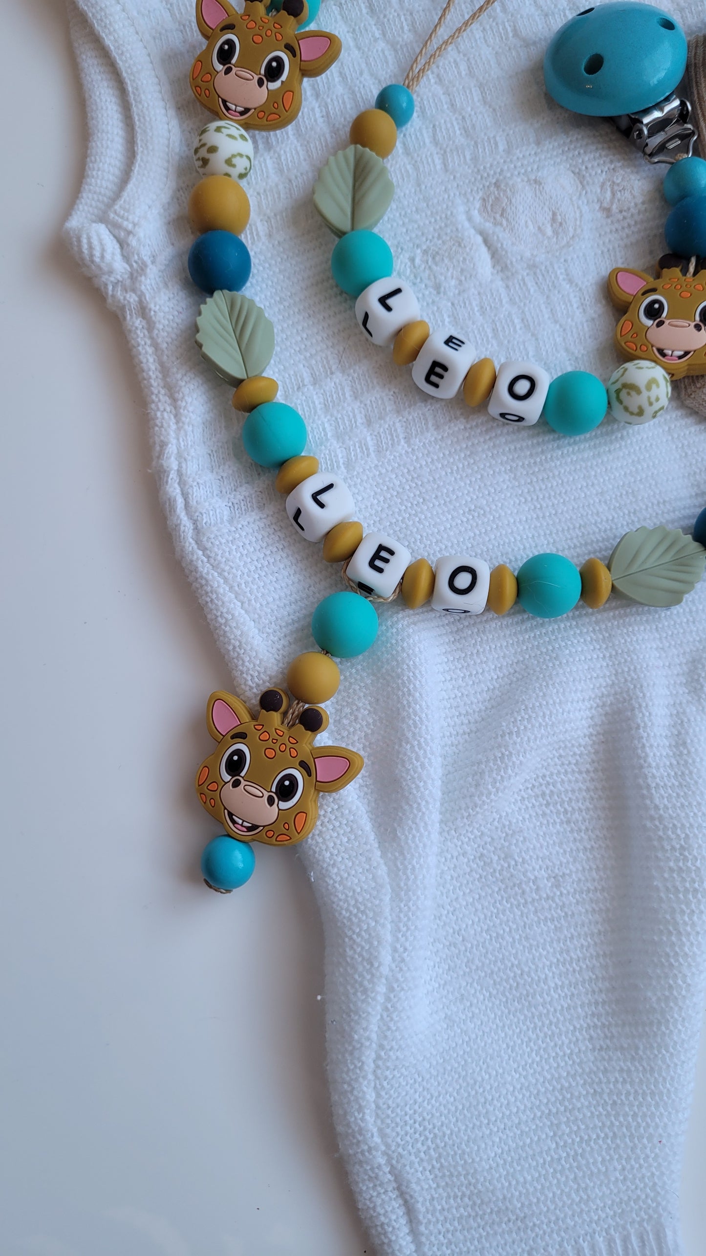 Kinderwagenkette & Schnullerkette mit Namen Giraffe türkis