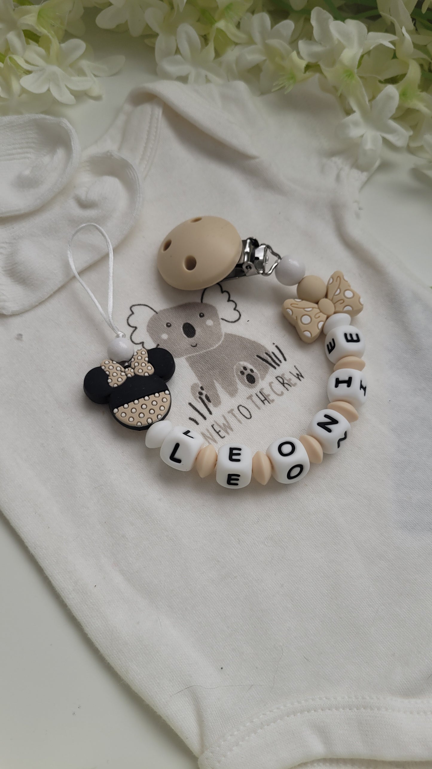 4 tlg Set Schnullerkette Kinderwagenkette Greifling & Schlüsselanhänger personalisiert Minnie beige