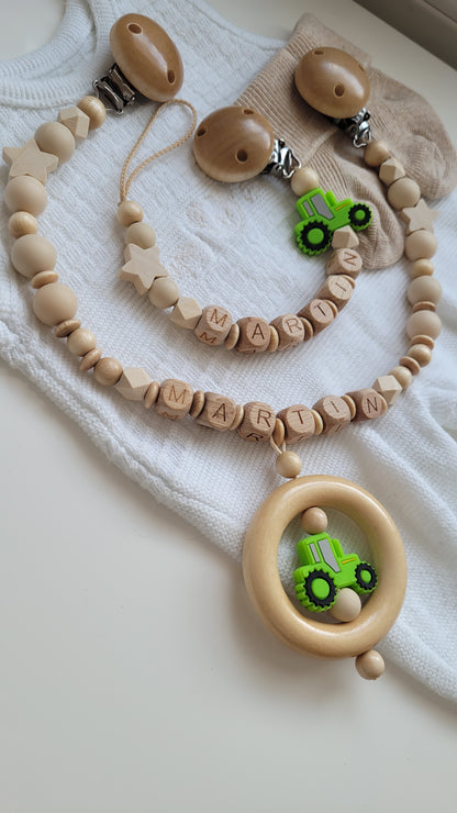 Kinderwagenkette & Schnullerkette mit Namen Traktor grün holz