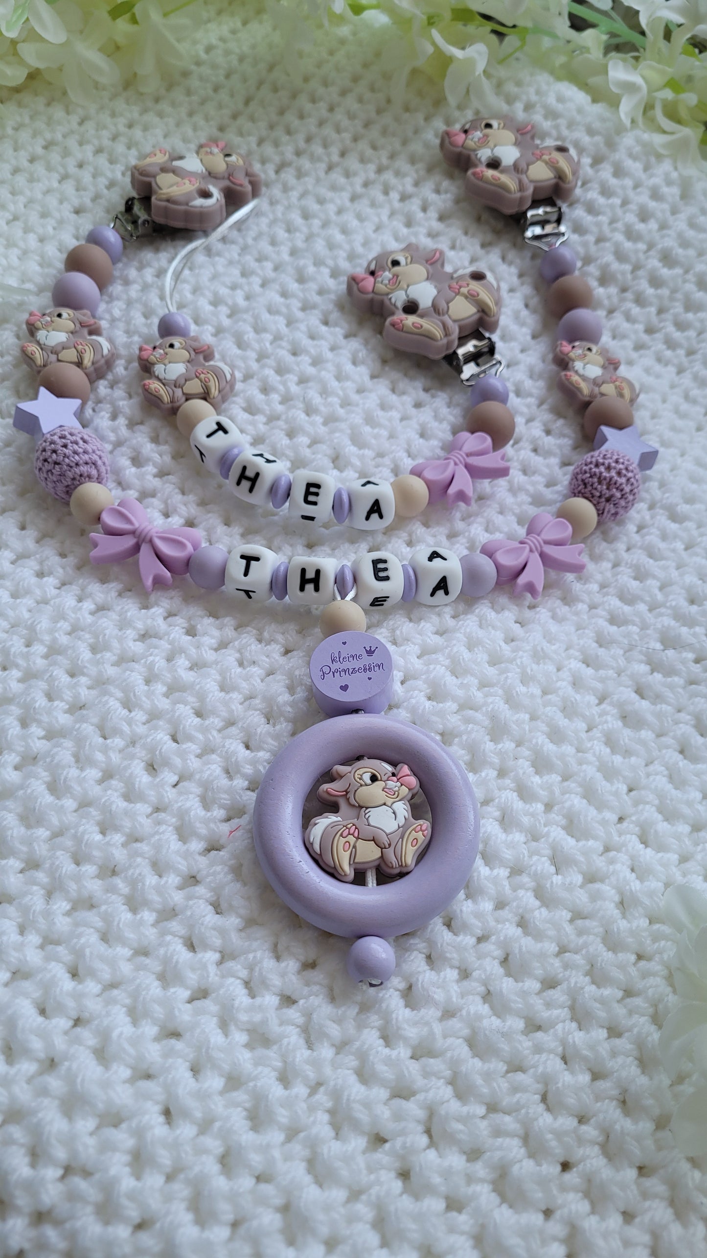 Kinderwagenkette & Schnullerkette mit Namen Hasen flieder