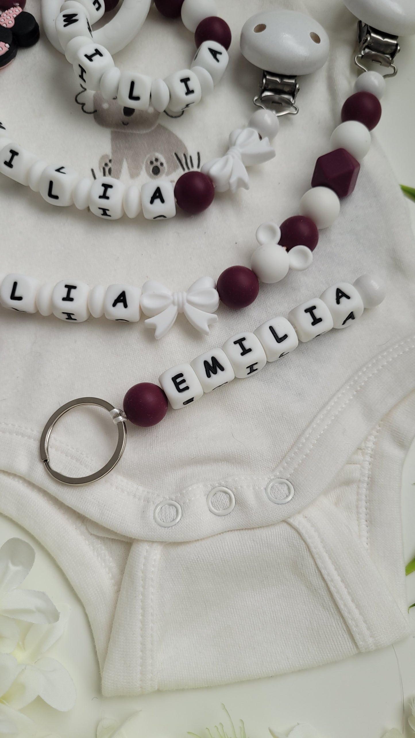 4 tlg Set Mädchentraum! Minnie Maus bordaux Schnullerkette Kinderwagenkette Greifring & Schlüsselanhänger personalisiert
