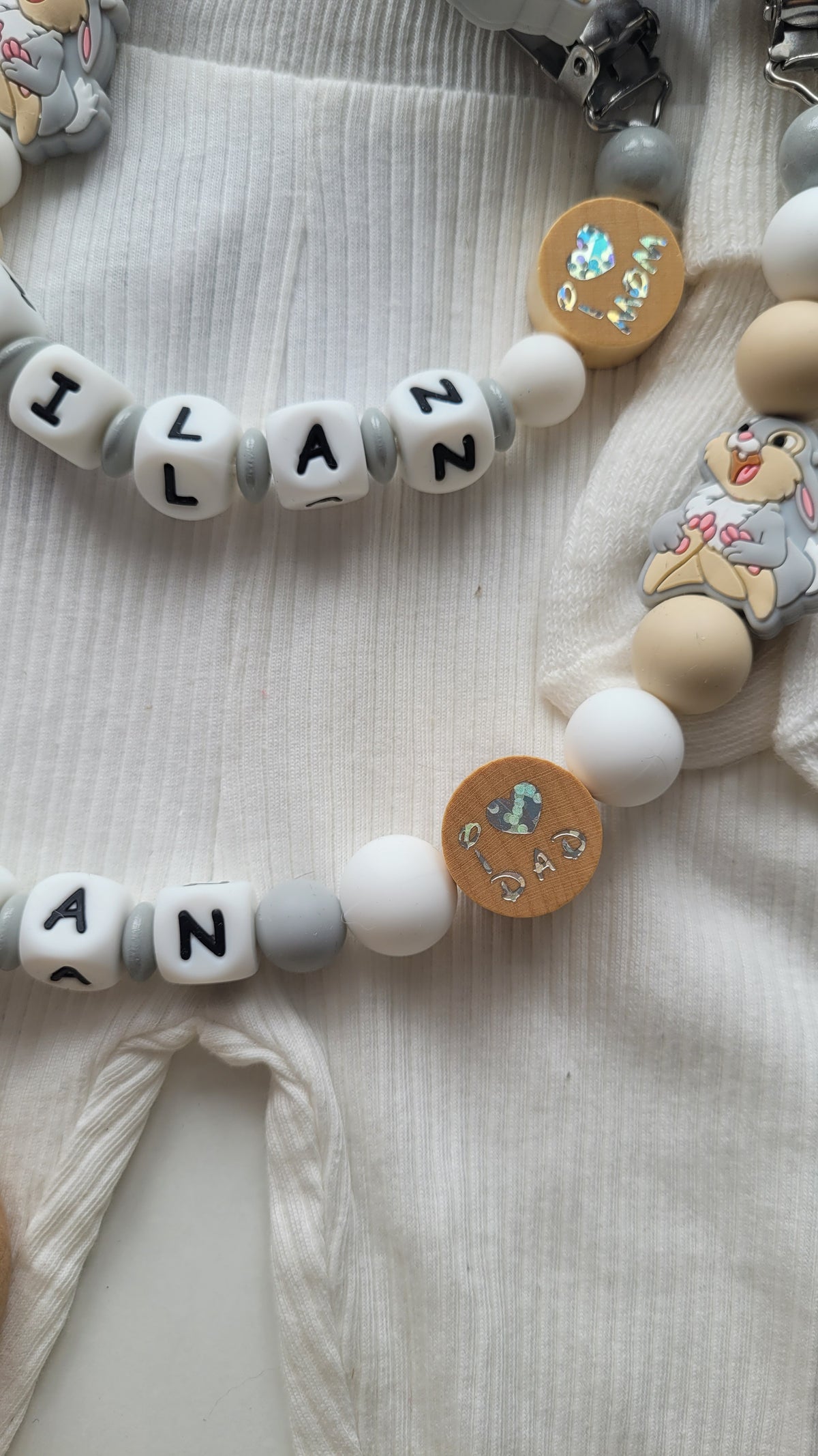 Kinderwagenkette & Schnullerkette Set mit Namen Hase Wendeperle i love Mom und Dad weiß grau beige Holz Silikon | personalisiert