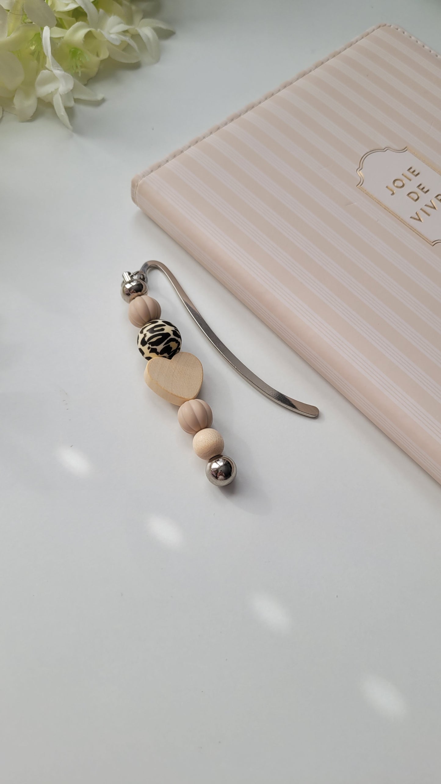 Lesezeichen Herz leo taupe Holz