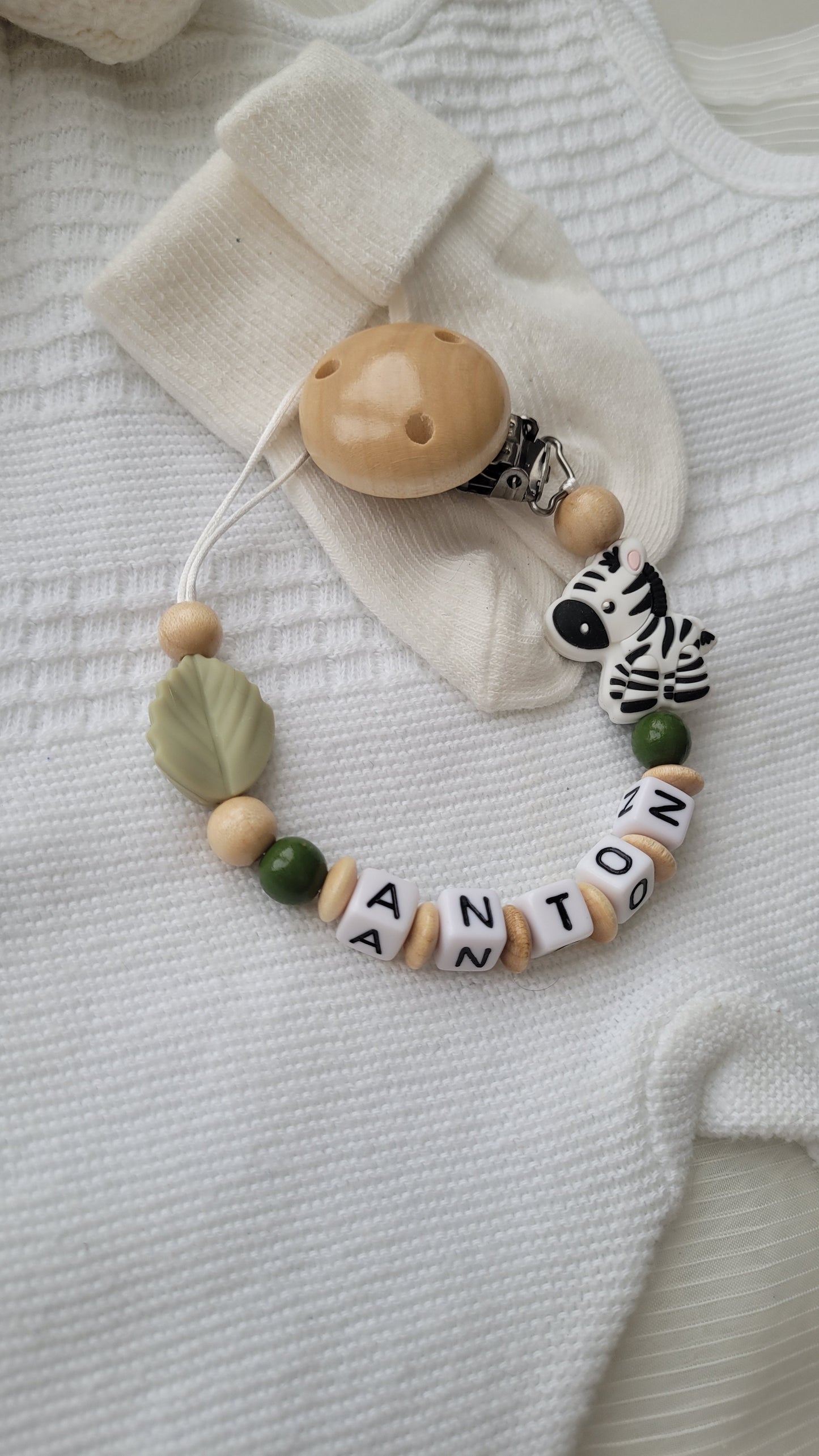 Schnullerkette mit Namen Zebra grün holz