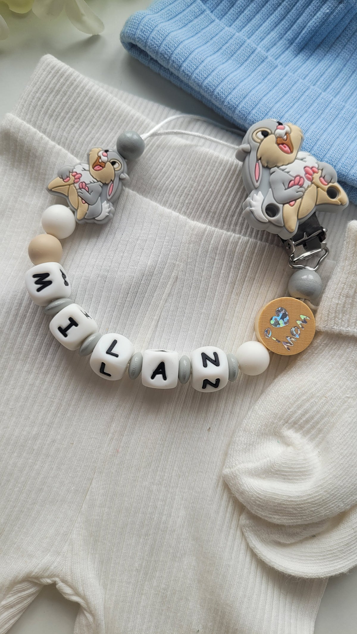 3tlg.Set Schnullerkette Kinderwagenkette & Beissring mit Namen Hase