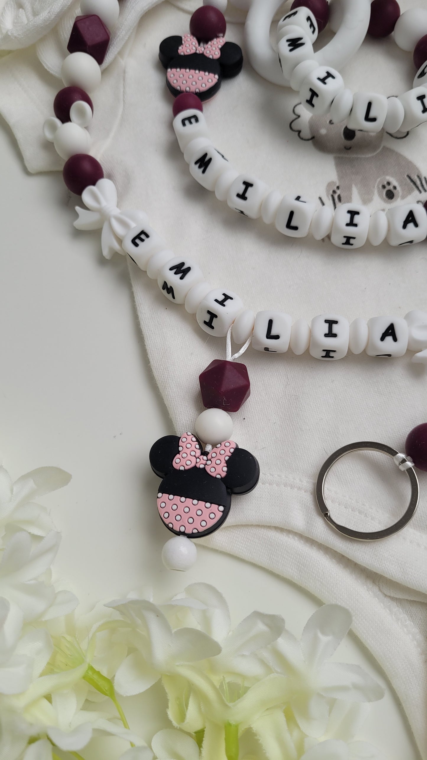 4 tlg Set Mädchentraum! Minnie Maus bordaux Schnullerkette Kinderwagenkette Greifring & Schlüsselanhänger personalisiert