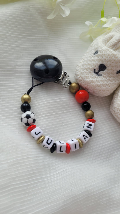 Schnullerkette mit Namen für Jungen Fussball schwarz rot gold