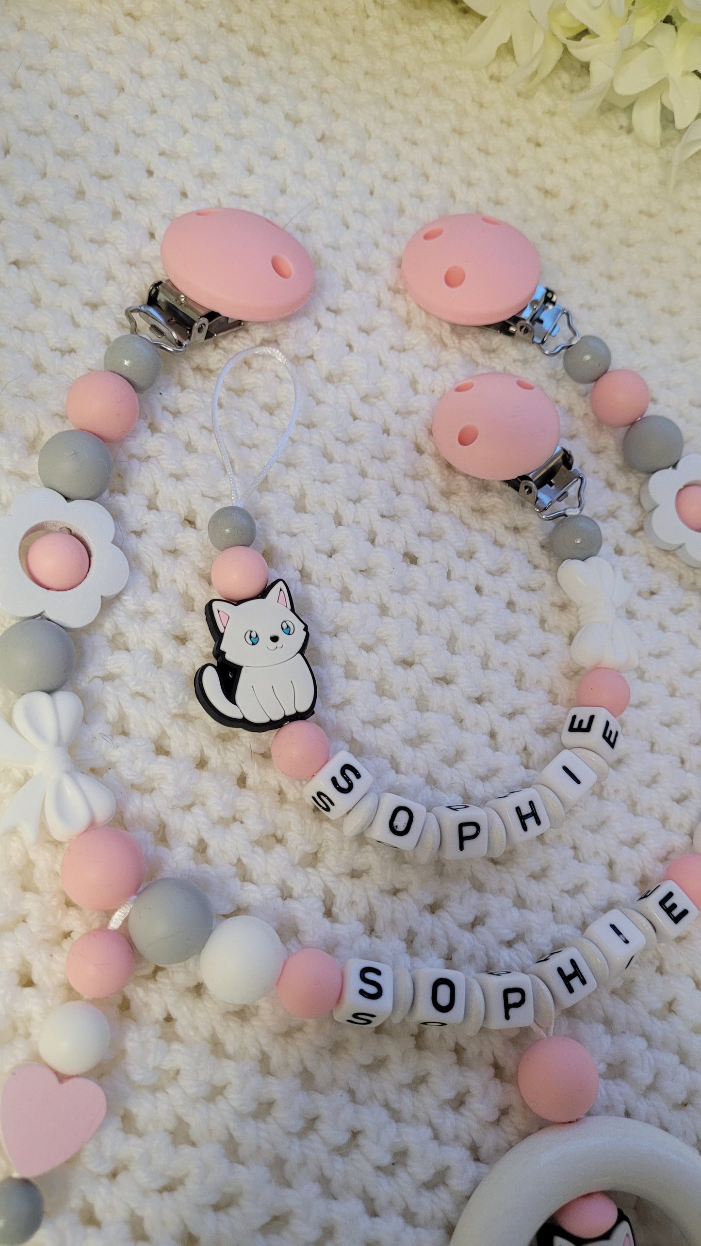 Kinderwagenkette & Schnullerkette mit Namen für Mädchen Katzen rosa