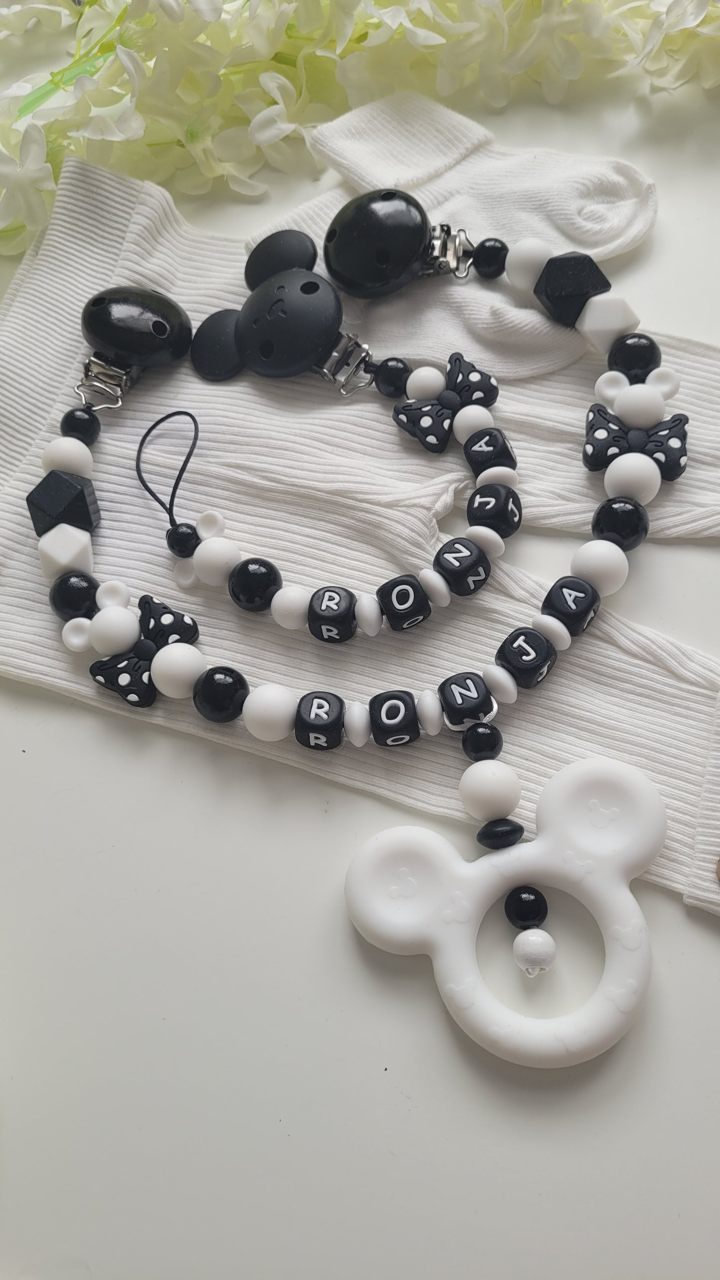 Komplett Set 3tlg Schnullerkette Kinderwagenkette Greifring mit Namen Maus schwarz weiß