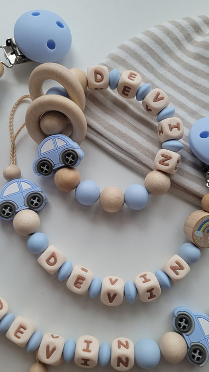 Schnullerkette Kinderwagenkette & Greifring mit Namen Auto Regenbogen babyblau holz