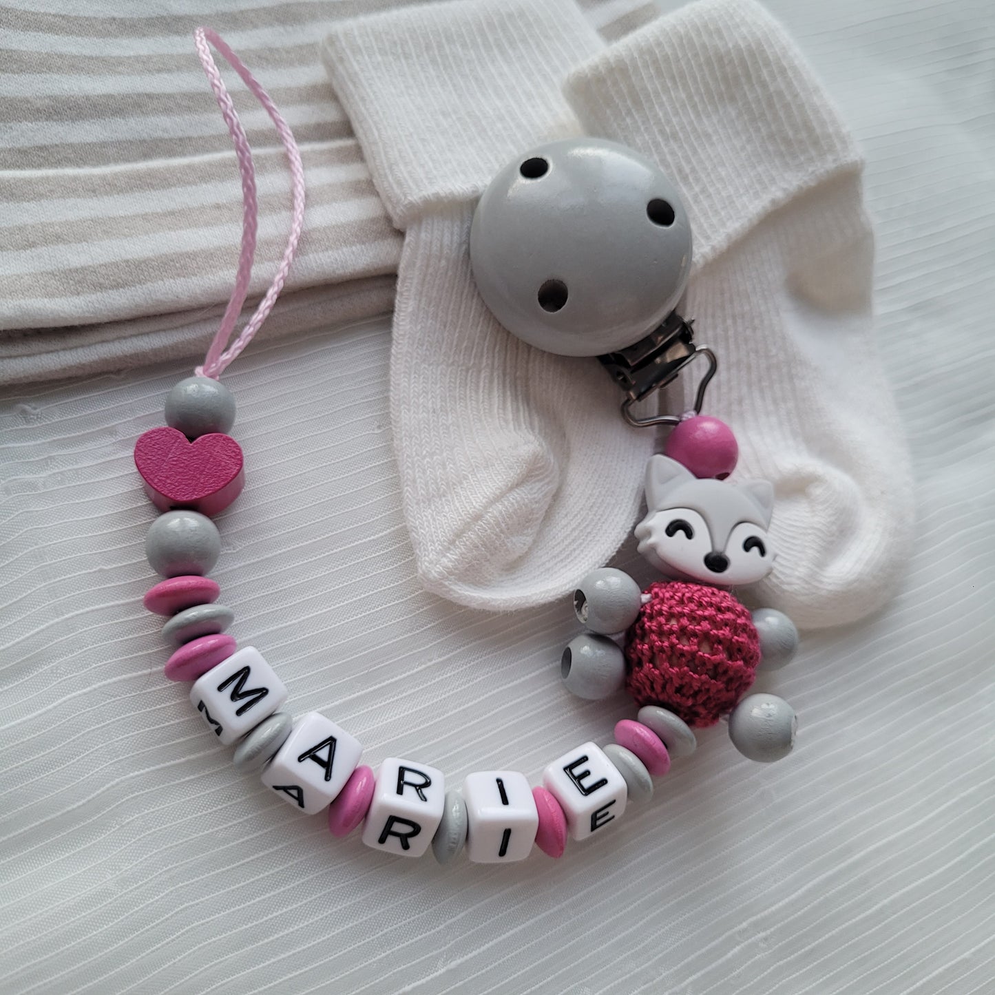 Schnullerkette mit Namen für Mädchen Fuchs & Herz pink grau