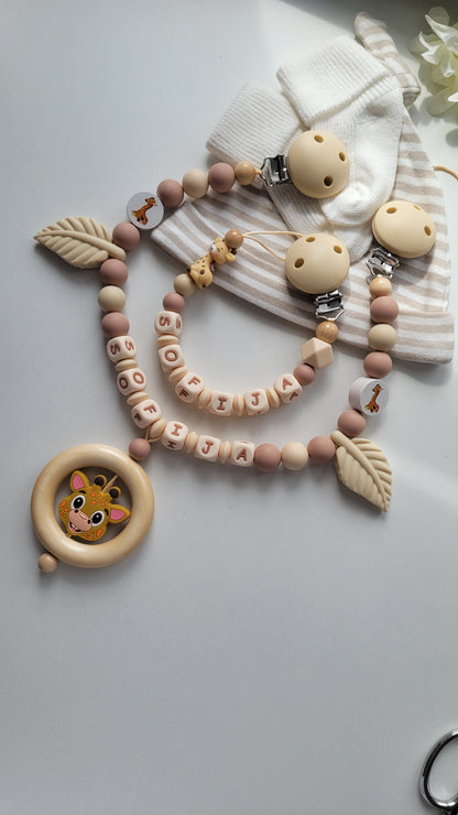 Kinderwagenkette & Schnullerkette mit Namen Giraffen beige braun