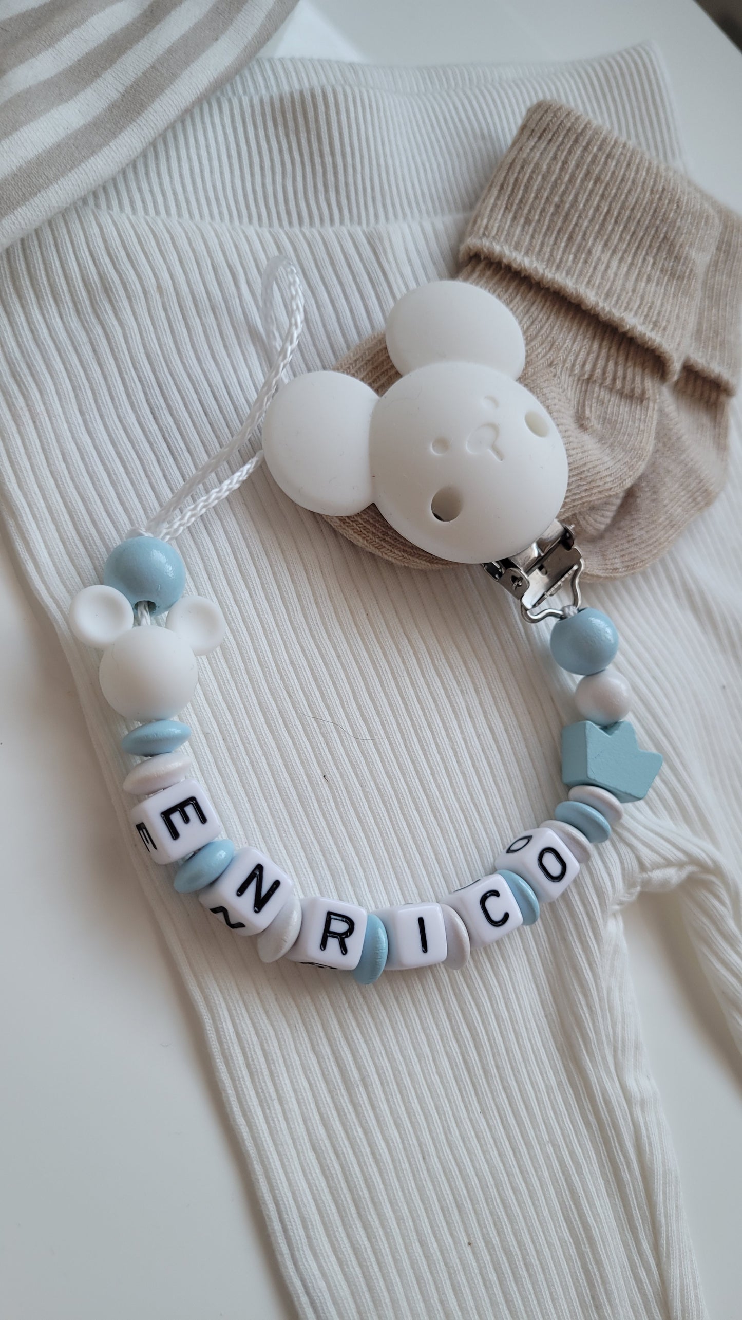 Kinderwagenkette & Schnullerkette mit Namen *Maus*  hellblau weiss