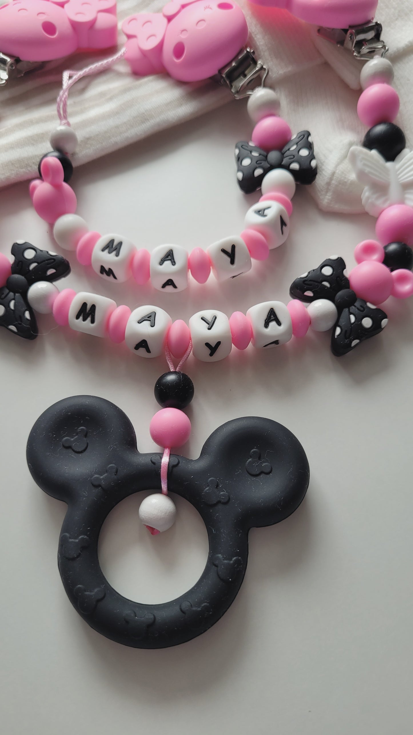 Kinderwagenkette & Schnullerkette mit Namen für Mädchen Maus & Schmetterling pink schwarz