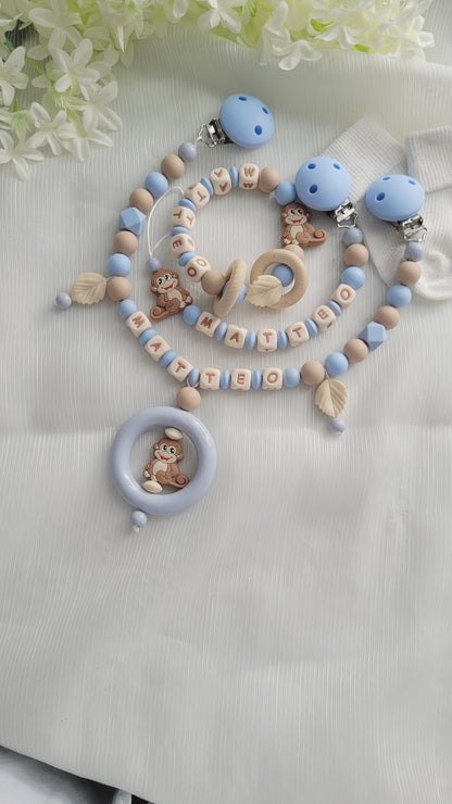 3tlg.Set Schnullerkette Kinderwagenkette & Greifring mit Namen Äffchen hellblau beige