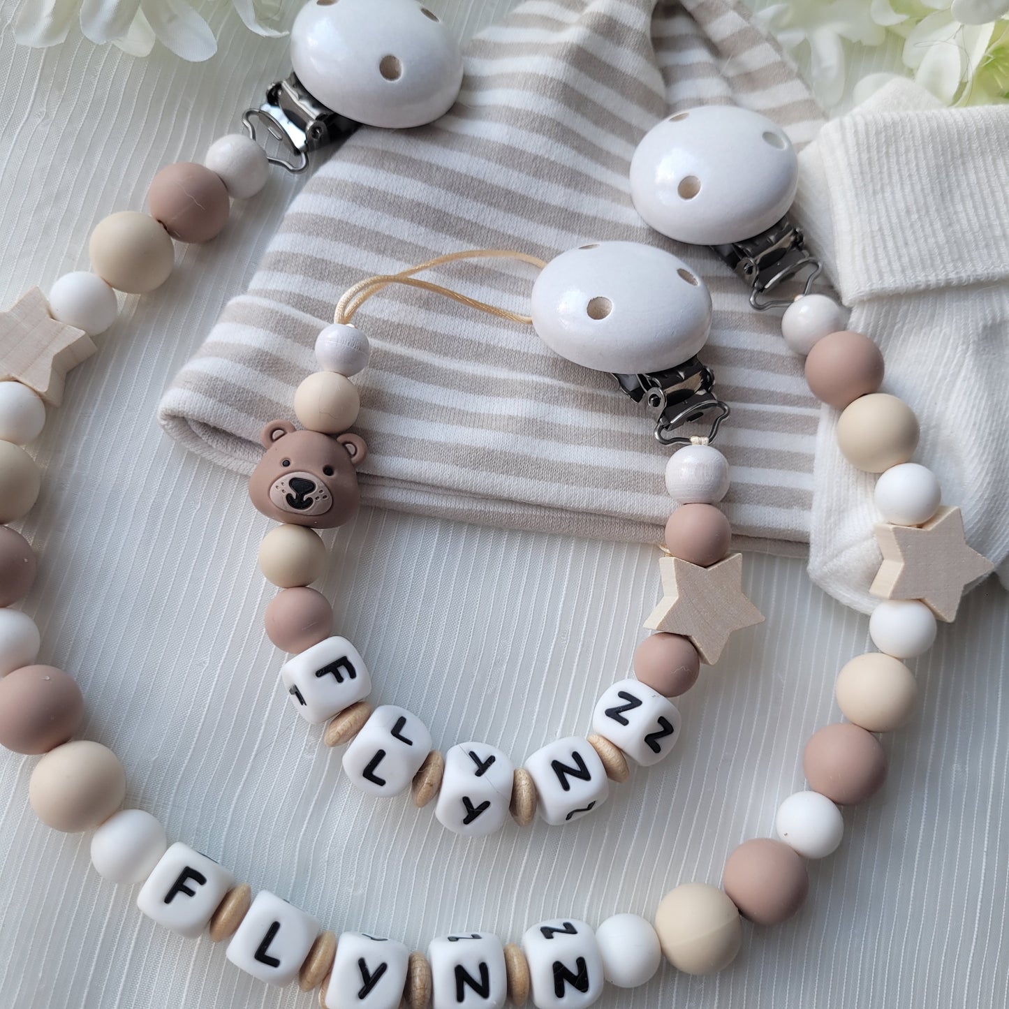 Kinderwagenkette & Schnullerkette Set Baby Teddy für Jungen braun beige weiss holz