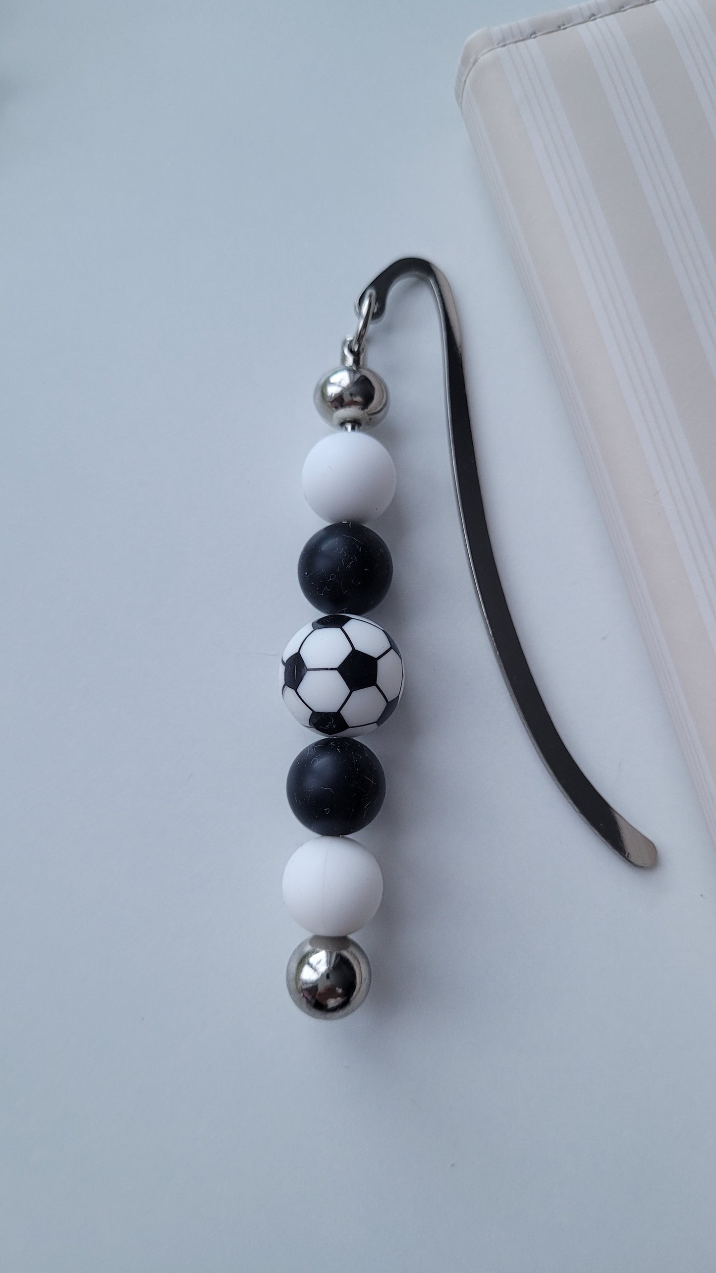Lesezeichen Fussball schwarz weiß