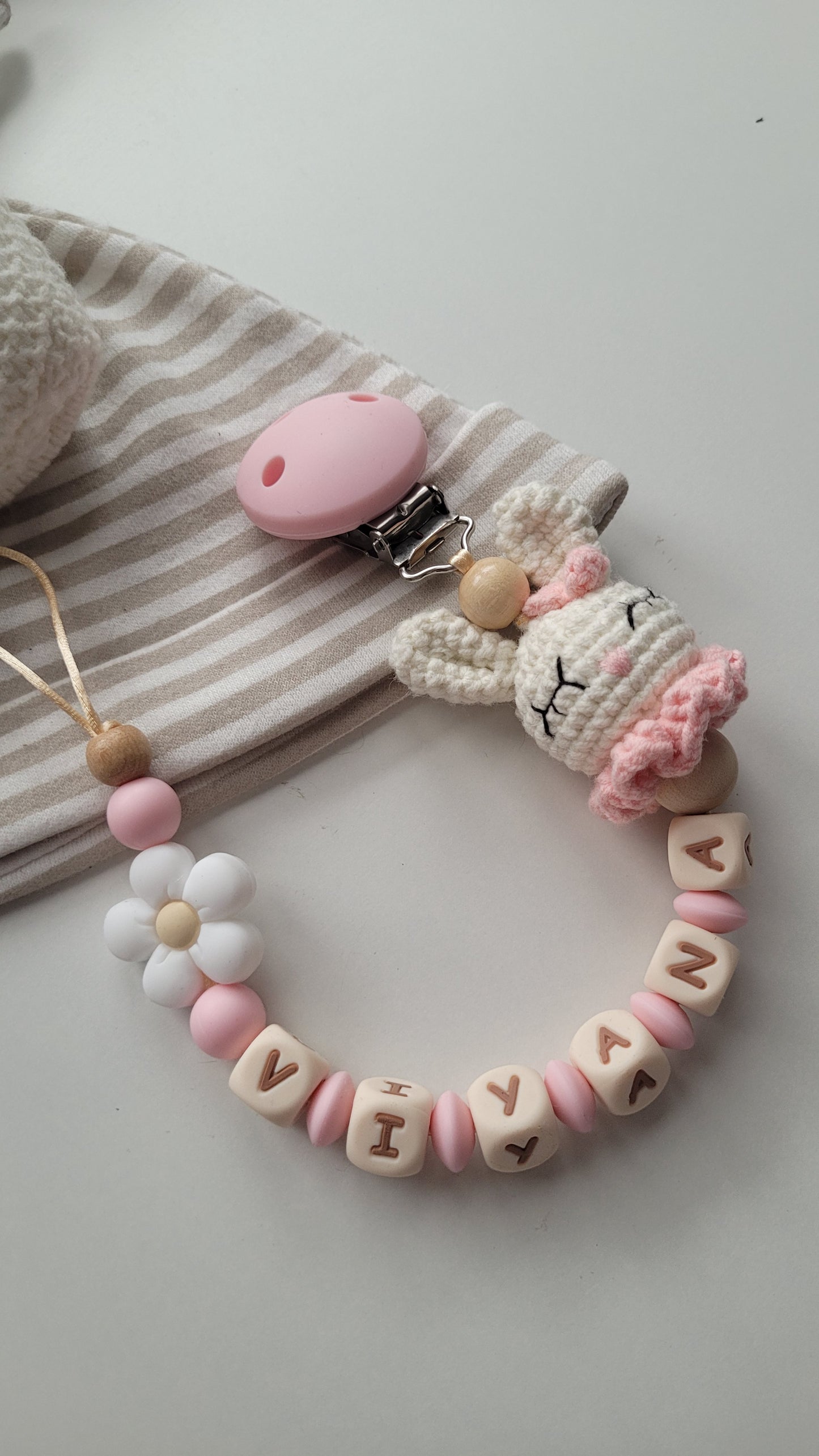 Schnullerkette mit Namen für Mädchen Häschen & Blume rose