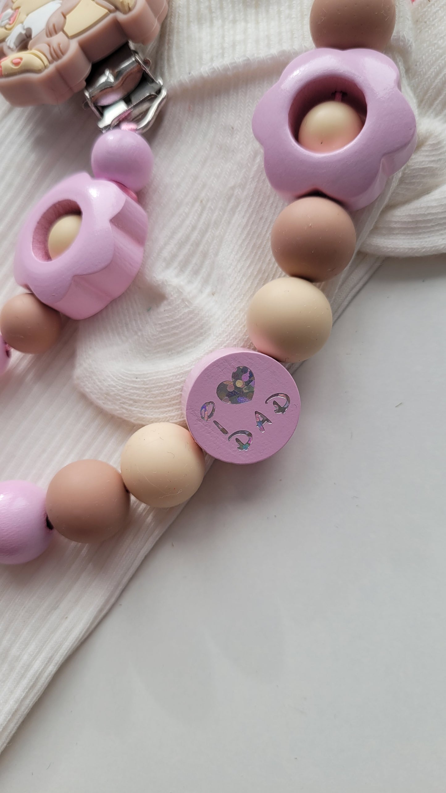 2tlg. Set Kinderwagenkette & Schnullerkette mit Namen – Hase & Blumen rosa taupe