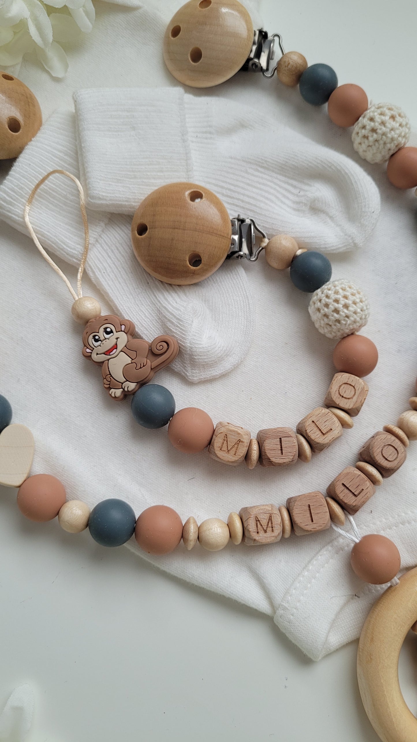 Kinderwagenkette & Schnullerkette mit Namen für Jungen Affenbande