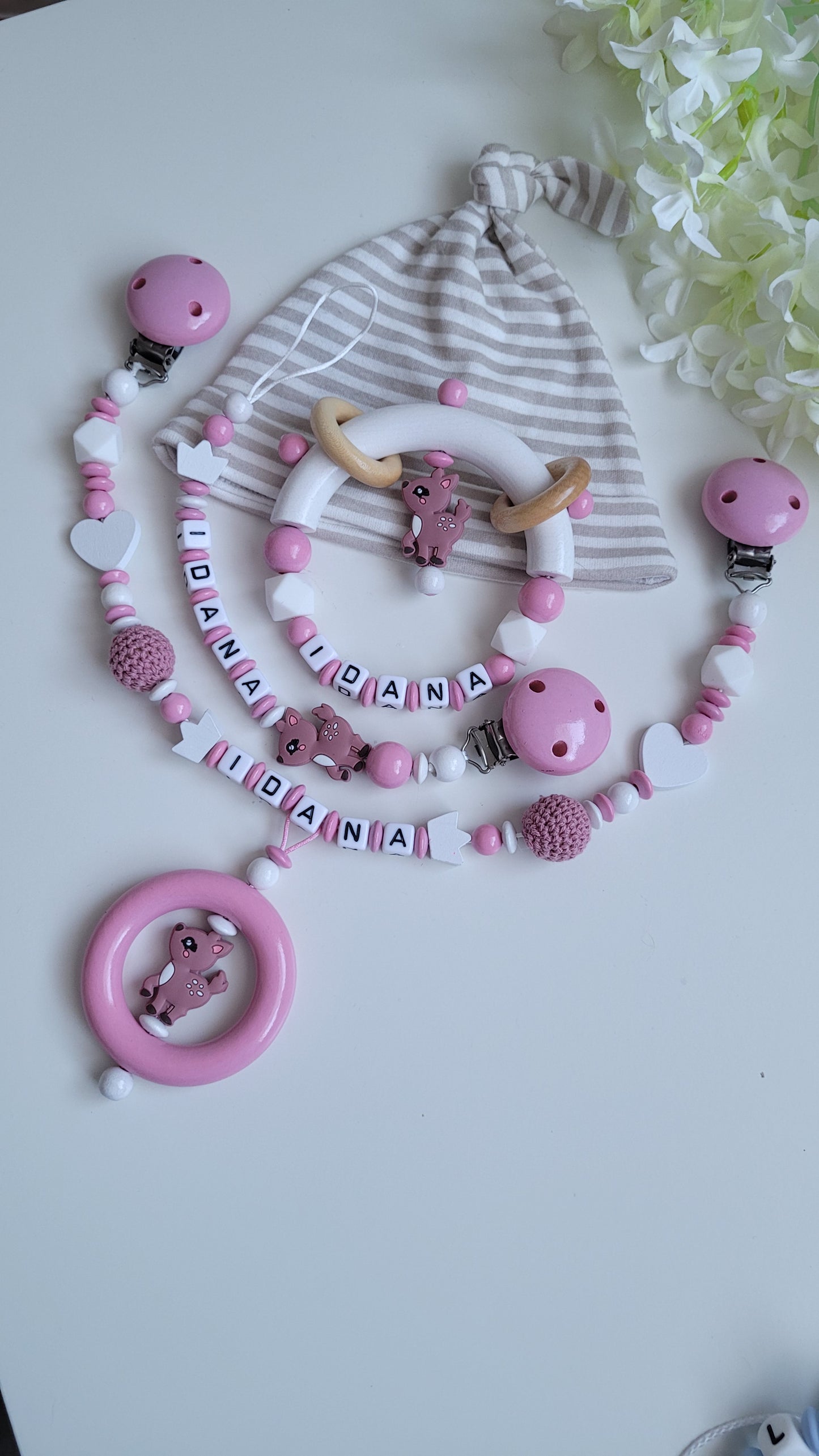 4tlg.Set Schnullerkette Kinderwagenkette & Greifring mit Namen Reh babyrosa weiss