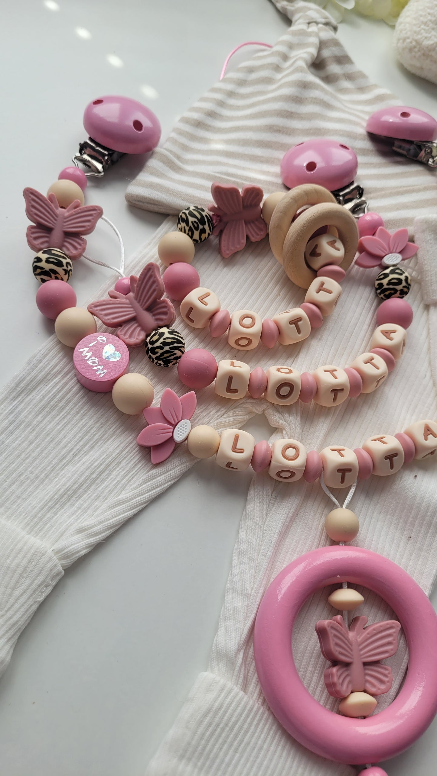 3er Set Schnullerkette Kinderwagenkette & Beissring mit Namen  Blumen &Schmetterlinge beige altrosa