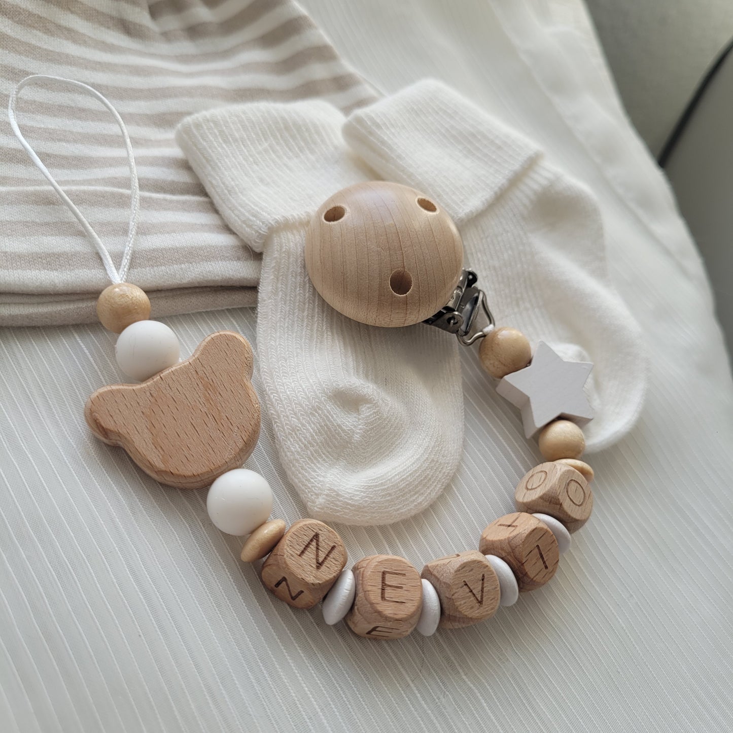 Schnullerkette für Jungen mit Namen Teddy & Stern weiss holz
