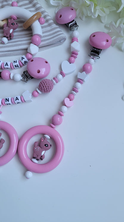 4tlg.Set Schnullerkette Kinderwagenkette & Greifring mit Namen Reh babyrosa weiss