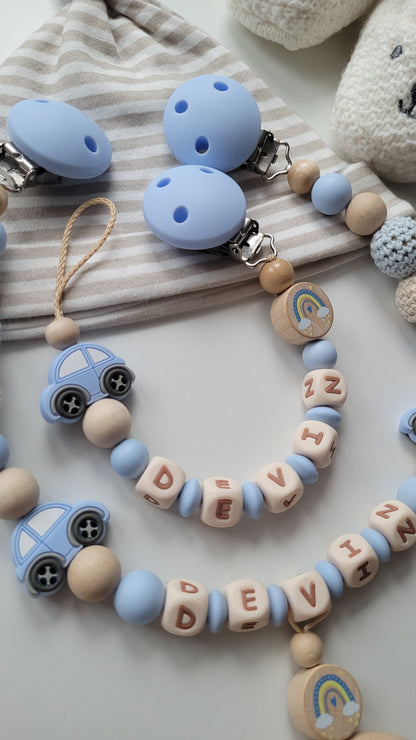 Schnullerkette mit Namen für Jungen Auto Regenbogen blau beige