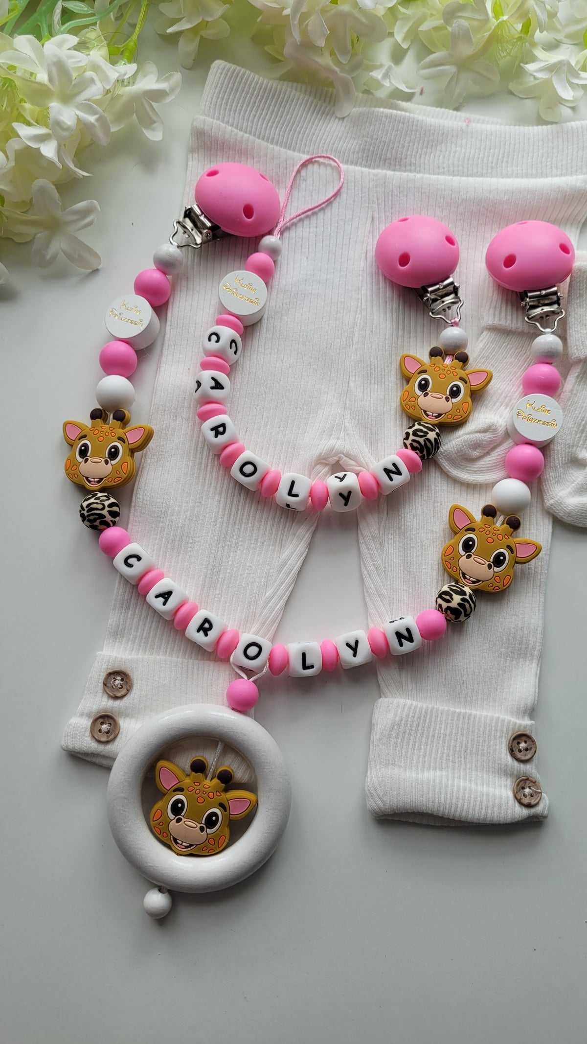 Kinderwagenkette & Schnullerkette Set mit Namen Giraffe Prinzessin-Schriftzug pink weiß Silikon Holz | personalisiert