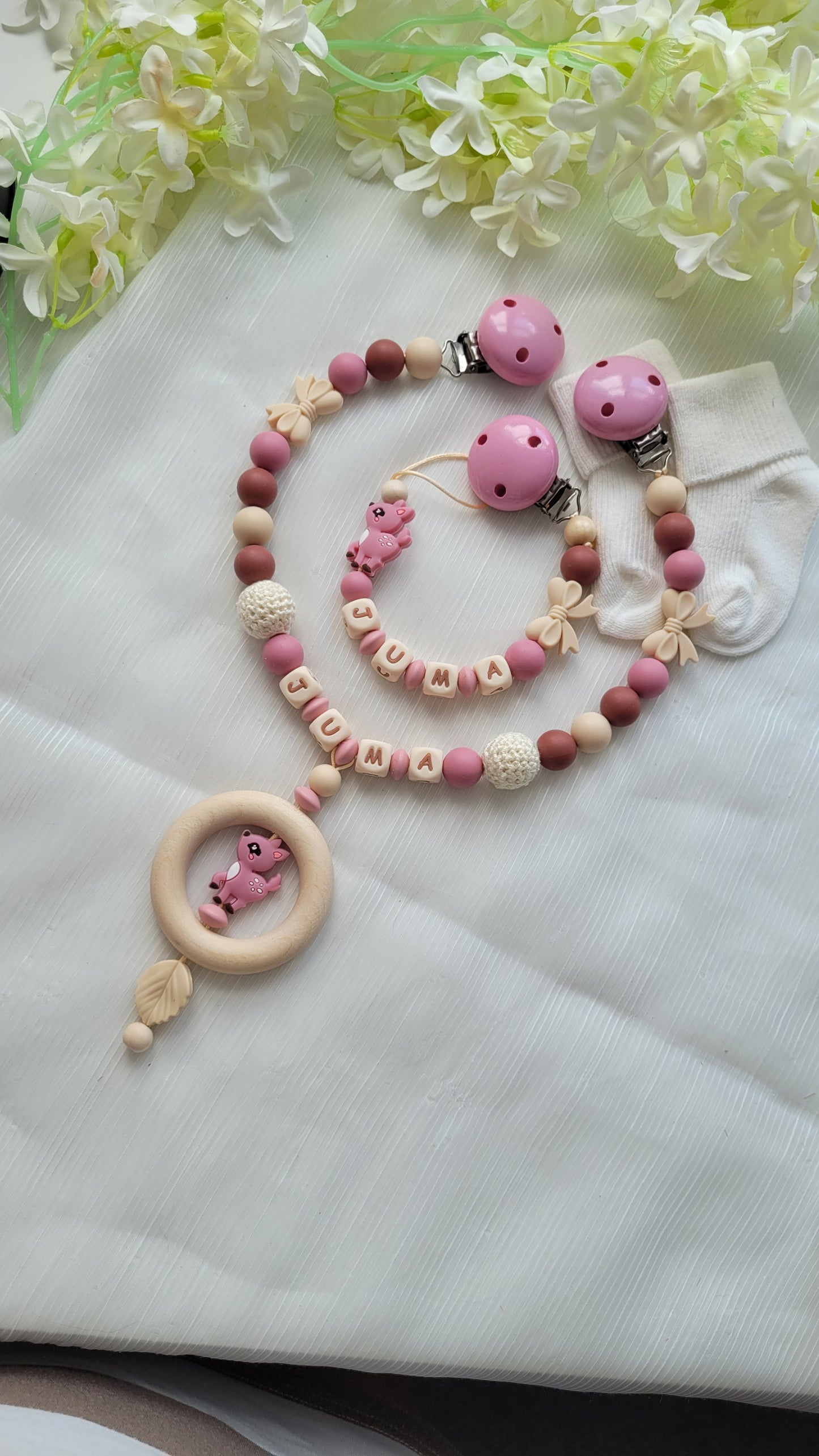 Kinderwagenkette  Schnullerkette Greifring mit Namen für Mädchen Rehe rosenholz beige braun