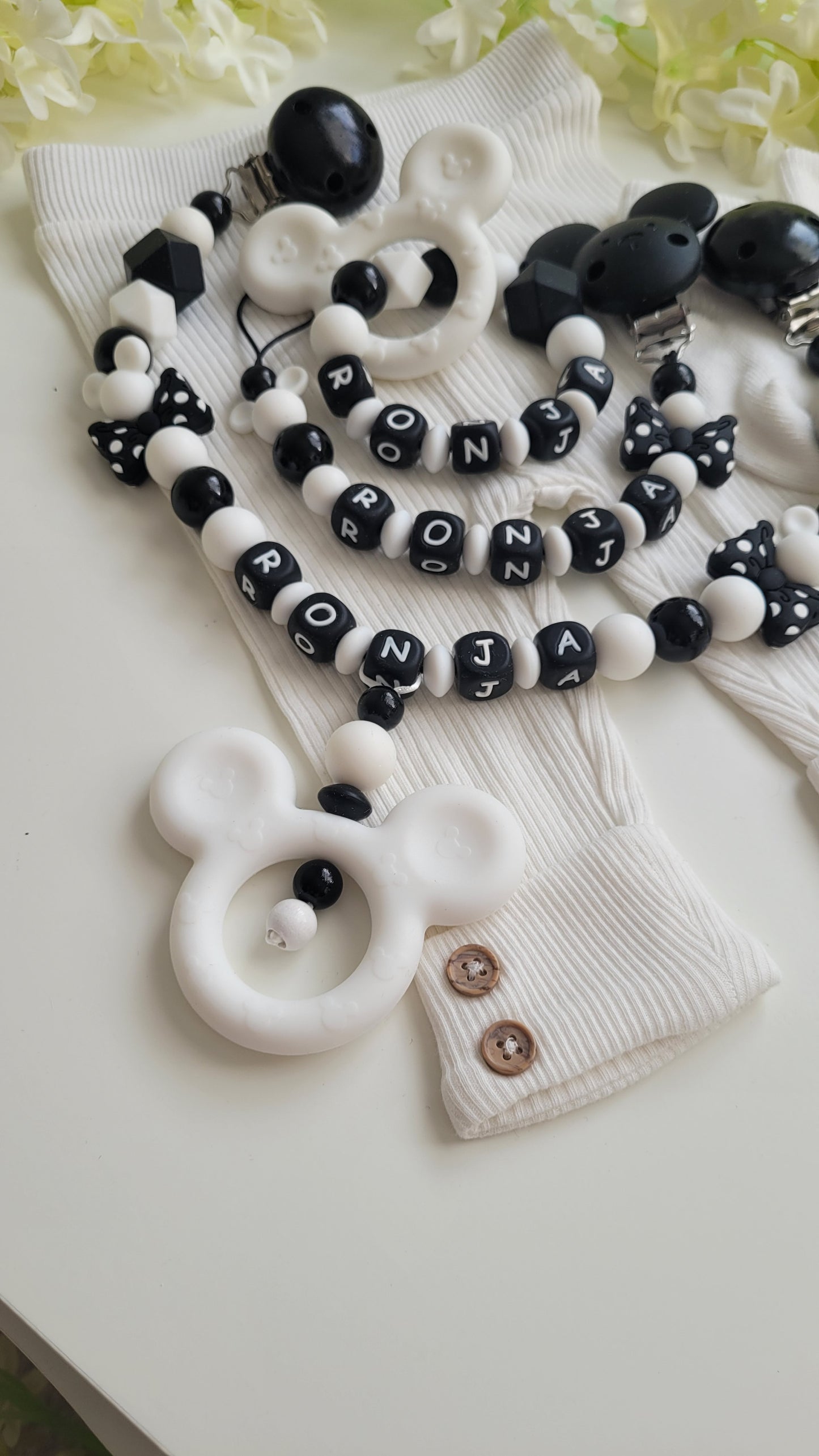 Komplett Set 3tlg Schnullerkette Kinderwagenkette Greifring mit Namen Maus schwarz weiß