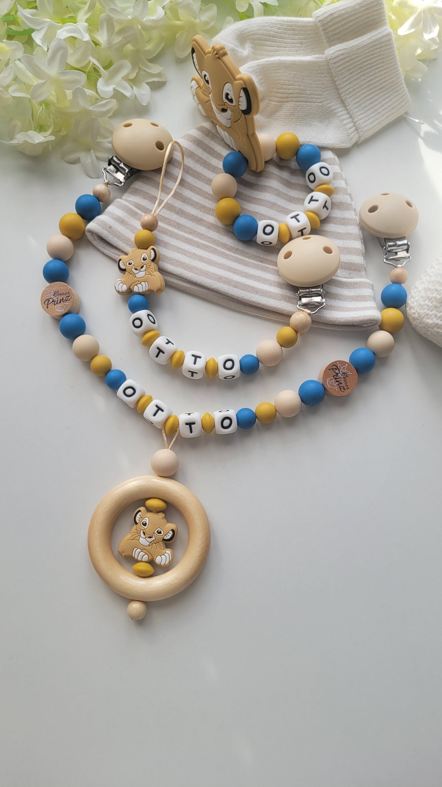 Kinderwagenkette & Schnullerkette mit Namen Löwen & kleiner Prinz blau beige