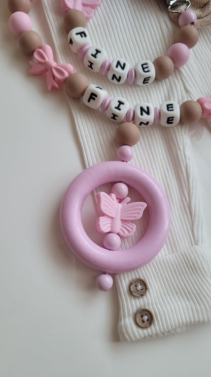 Kinderwagenkette & Schnullerkette mit Namen Schmetterling rosa taupe