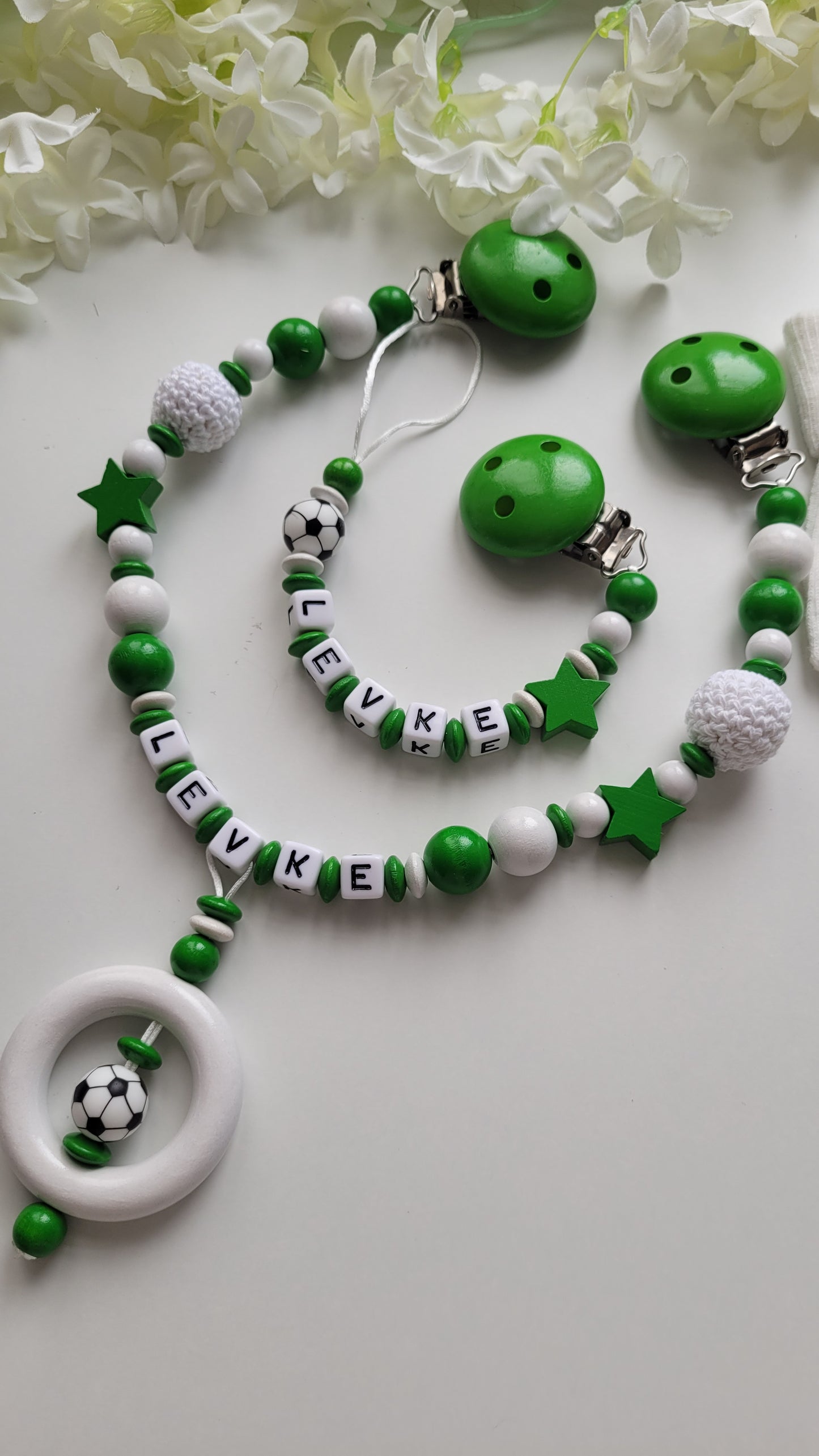 Kinderwagenkette & Schnullerkette Fussball grün weiss