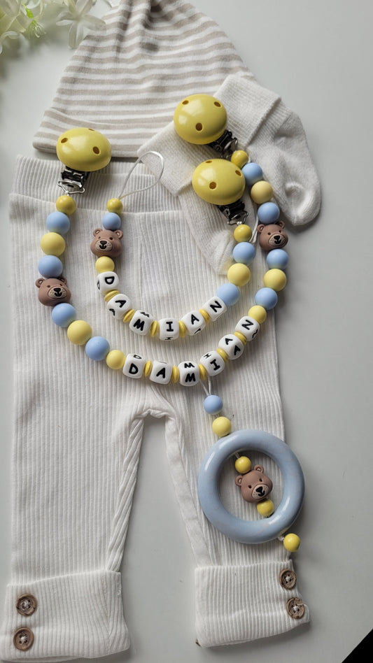 Kinderwagenkette & Schnullerkette mit Namen Bärchen buttergelb hellblau