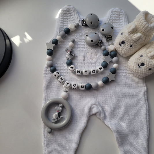Kinderwagenkette & Schnullerkette mit Namen für Jungen Dinosaurier grau